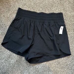 Extra High-Waisted Crinkle Run Shorts 3 Inch Inseam - Black - Medium